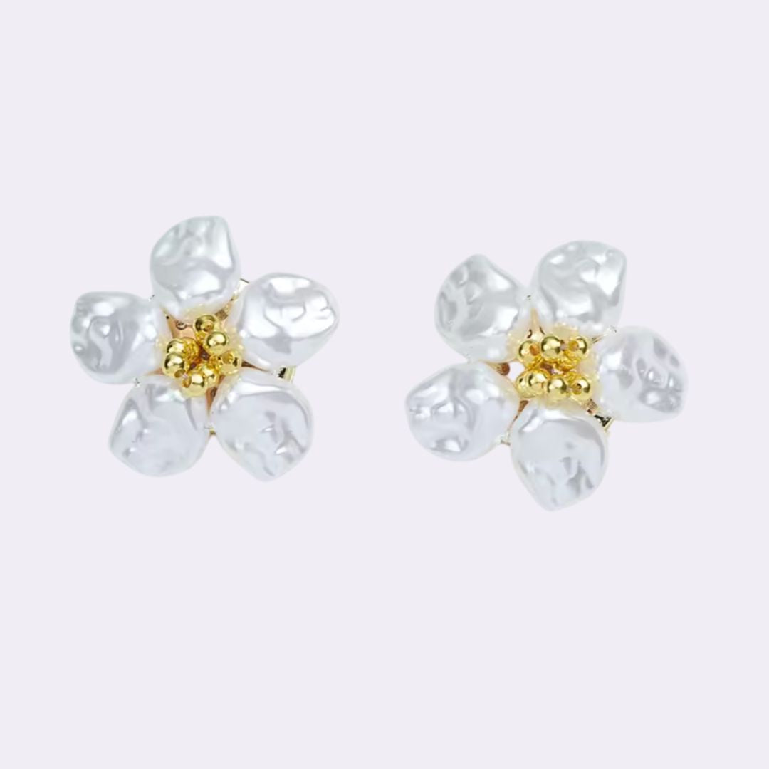 White Pearl – Floral Brooch to Elevate Your Shirt