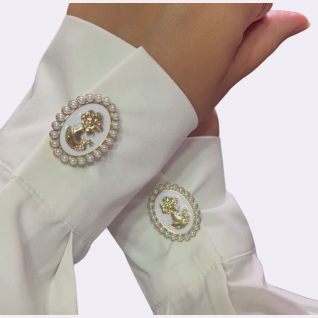 Golden Cameo Elegance – Floral Brooch to Elevate Your Shirt
